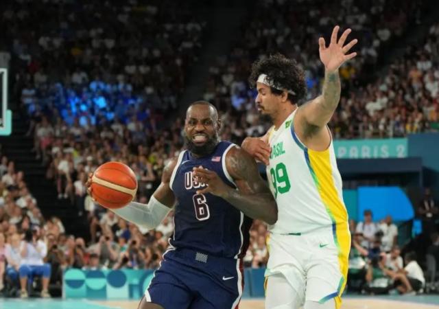 必一运动-17分钟9次助攻盘活全队 詹姆斯是梦之队绝对统帅