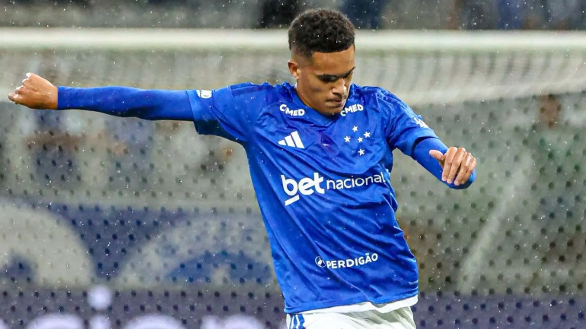 自官宣今夏将转会多特后，17岁普拉特斯未再为克鲁塞罗出场